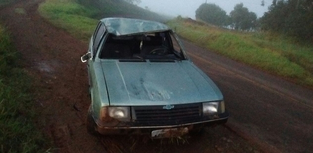 Roncador: Veículo capota na Vasílio Boiko agora pela manhã