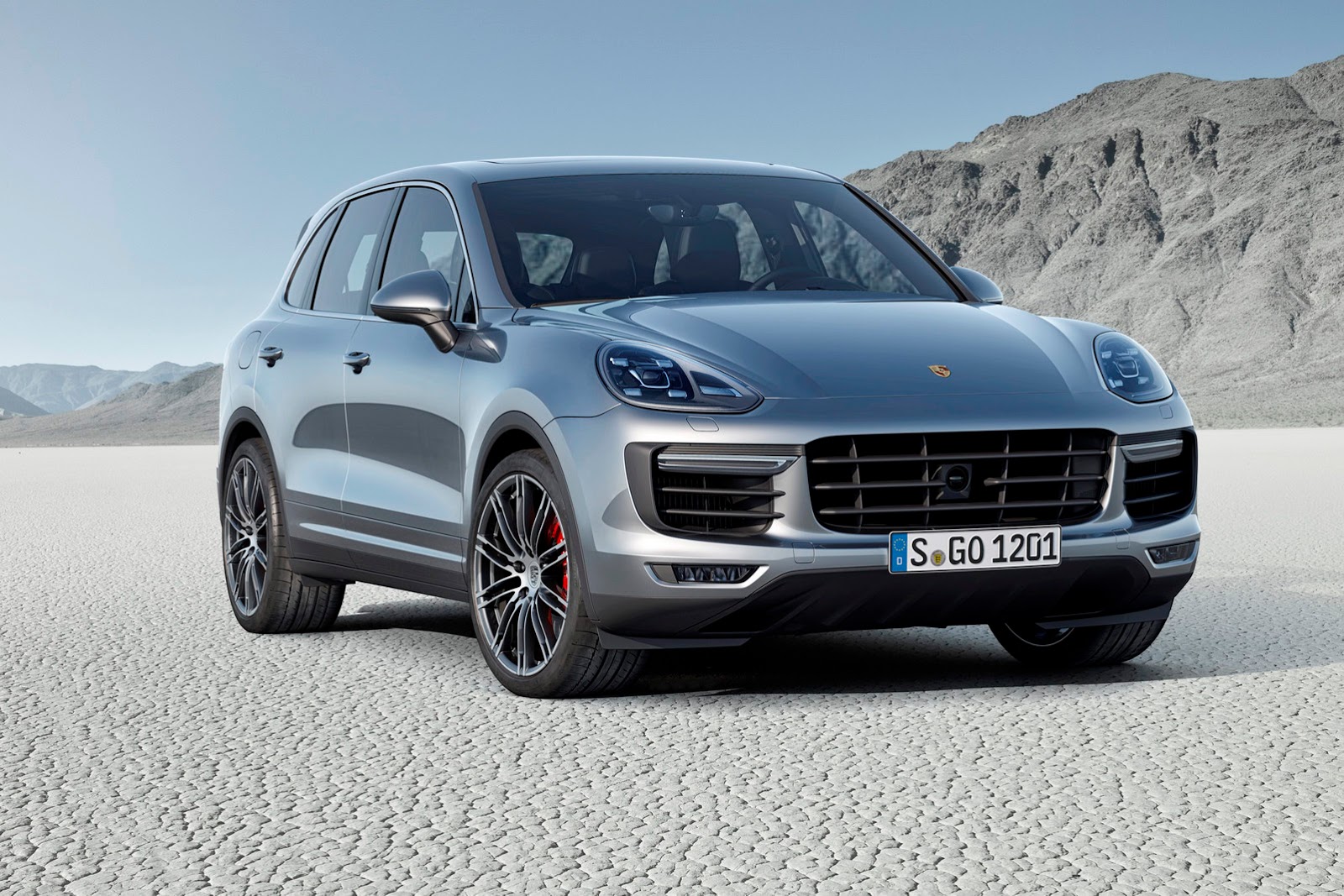 2015 Porsche Cayenne Facelift Revealed, Gets 410HP Plug-in Hybrid and