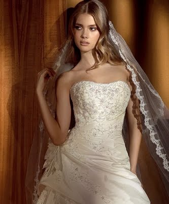 Ivory wedding dress