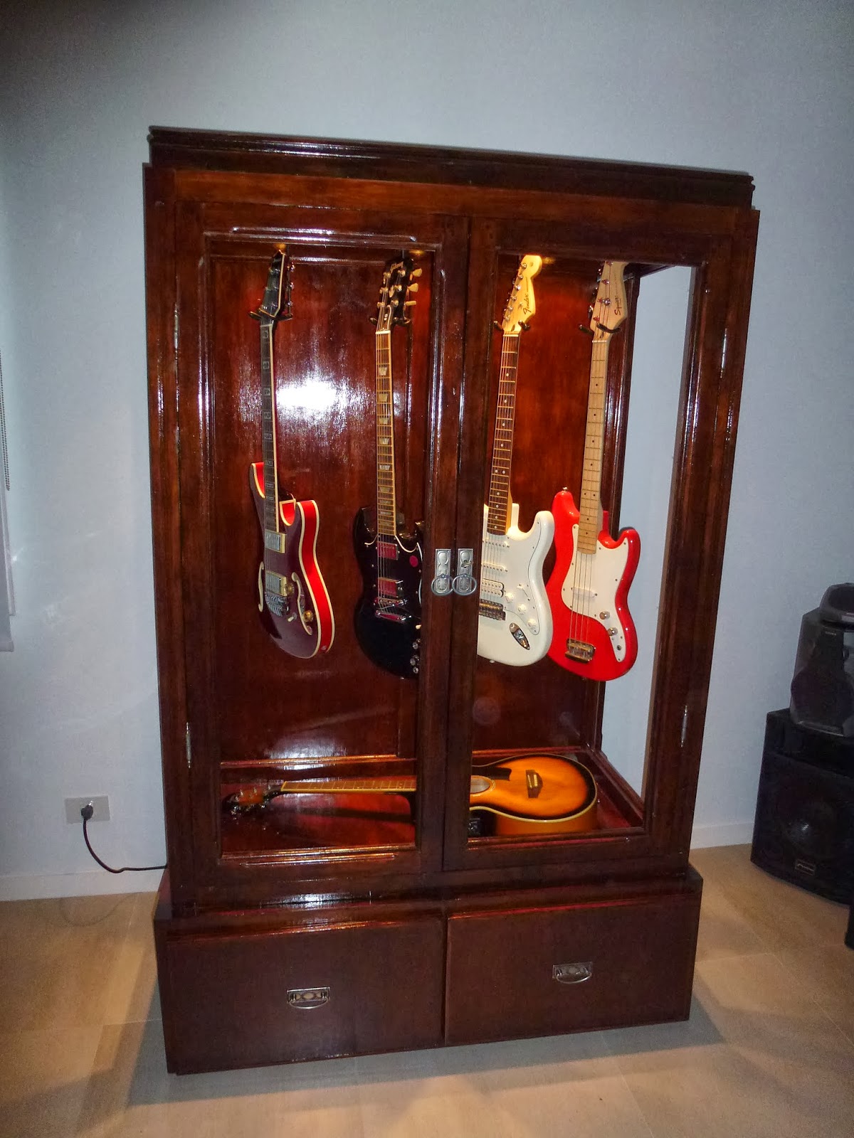 Armario Artesanal para Guitarras - CARPINTERÍA MALEVINI