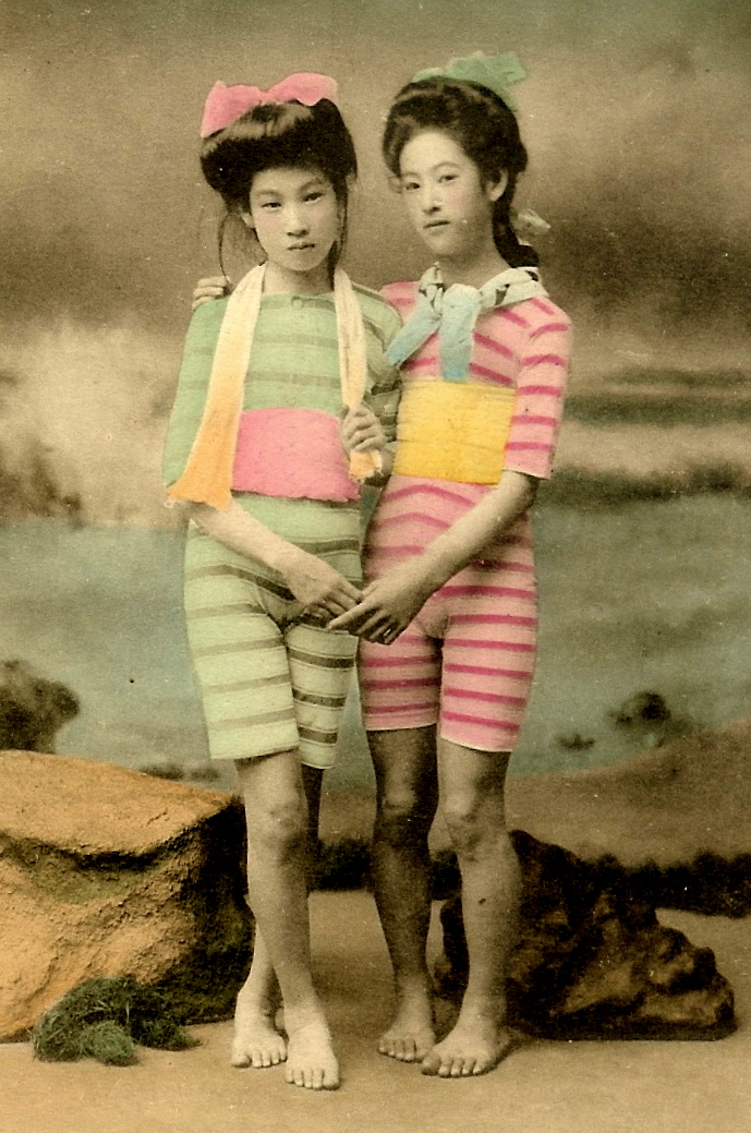 37 Rare Color Photos Of Young Japanese Girls Posing In Bathi