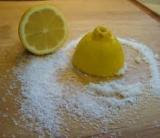 Memutihkan Gigi dengan Lemon dan Garam