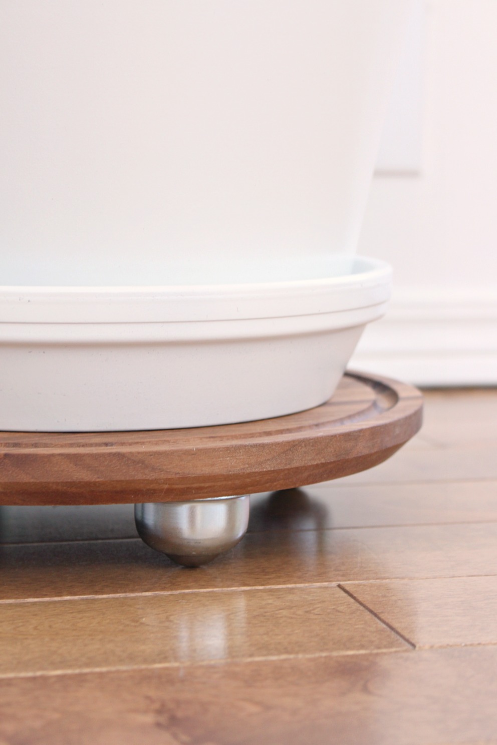 Easy Walnut DIY Plant Dolly Dans le Lakehouse