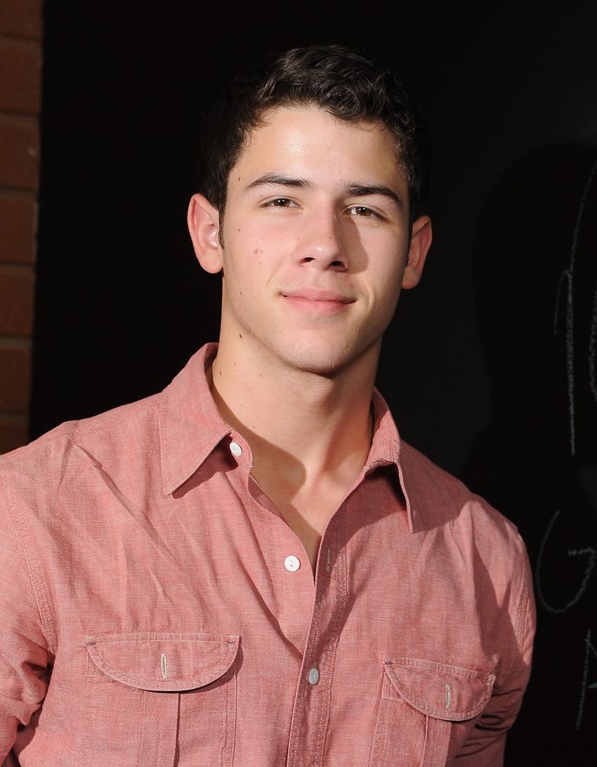 Teen Fashion News: Nick Jonas; Live Chat y Mini Golf (Fotos)