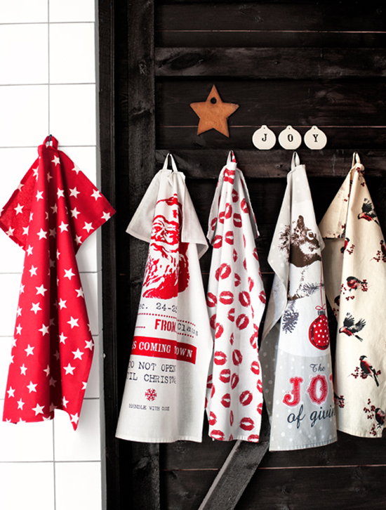 Festive kitchen towels  from H&M to decorate with and use.