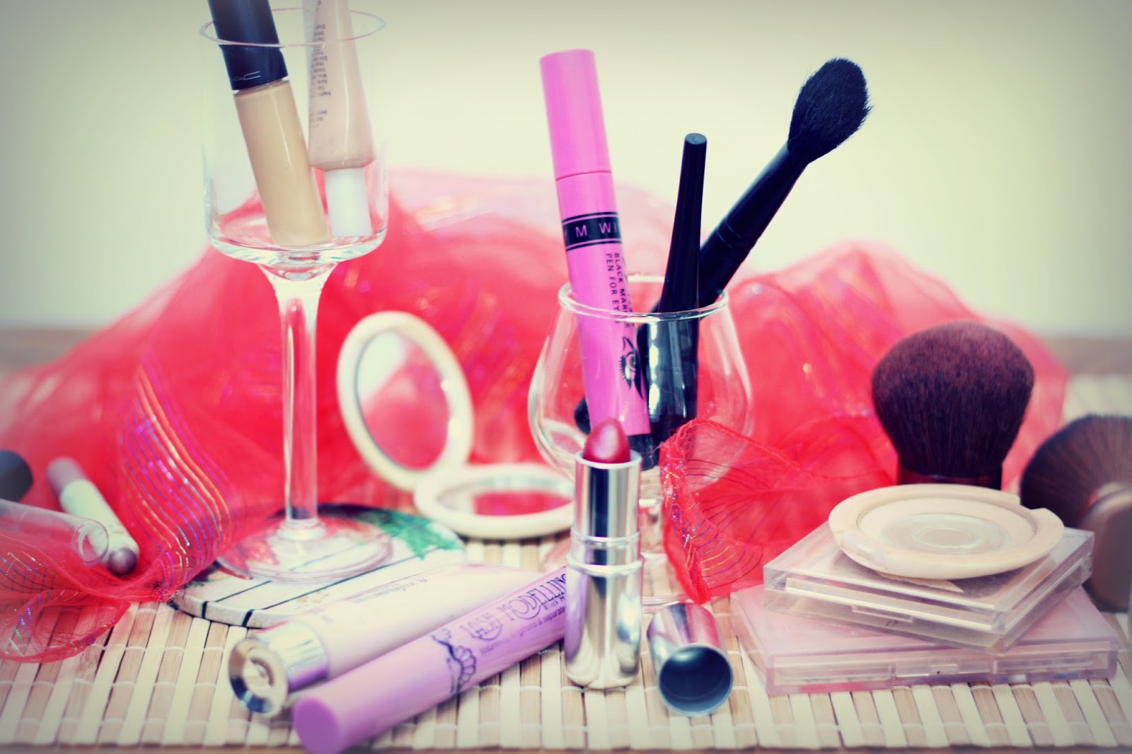 how-to-keep-your-makeup-clean-fs-fashionista