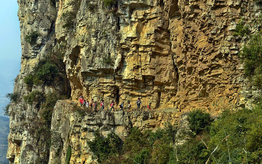 20 Of The Most Dangerous And Unusual Journeys To School In The World