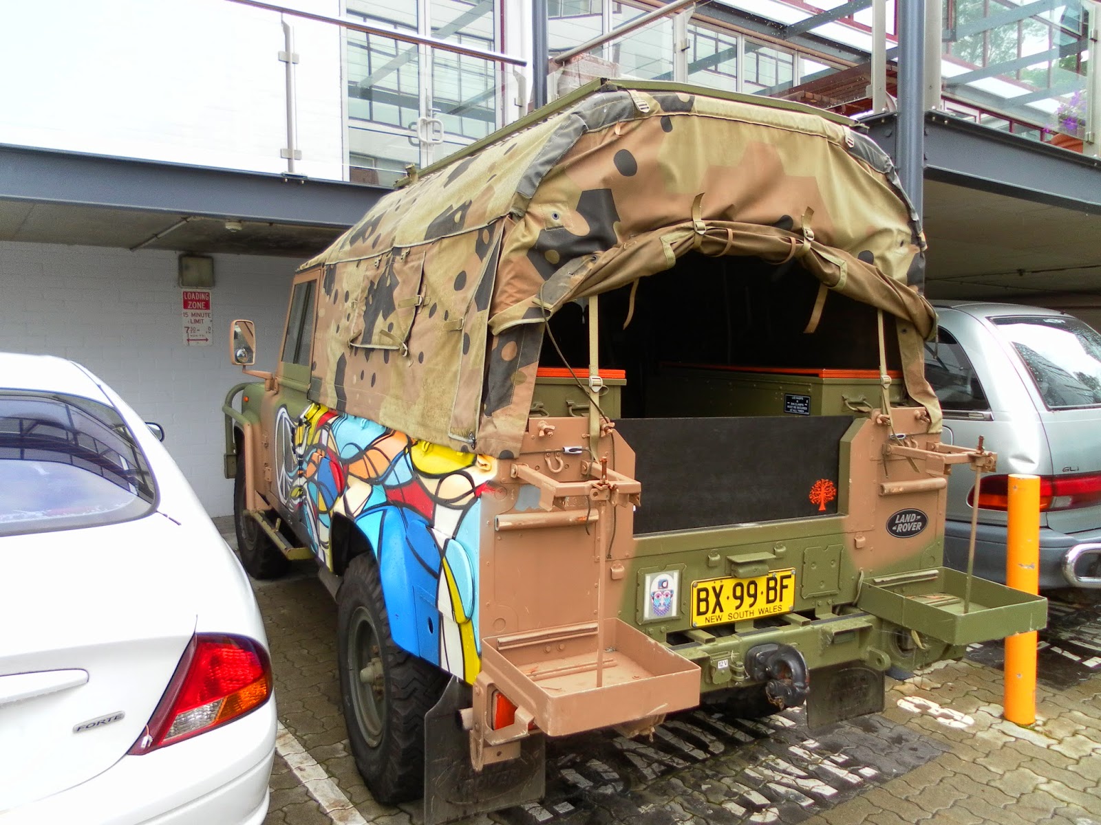 Aussie Old Parked Cars: 1991 Land Rover Perentie RFSV - War Is Over!