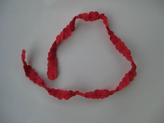 Beau Fleurs: Adventures in Crafting: DIY Rick Rack Fabric Rosettes