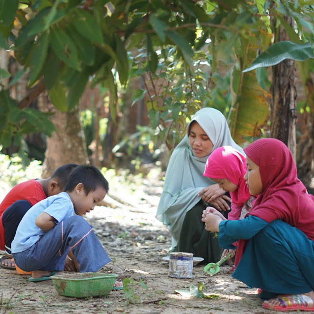 Jujurlah, Hal-hal Ini Sering Anda Lupakan Dalam Mendidik Anak. Jujurlah, Hal-hal Ini Sering Anda Lupakan Dalam Mendidik Anak.