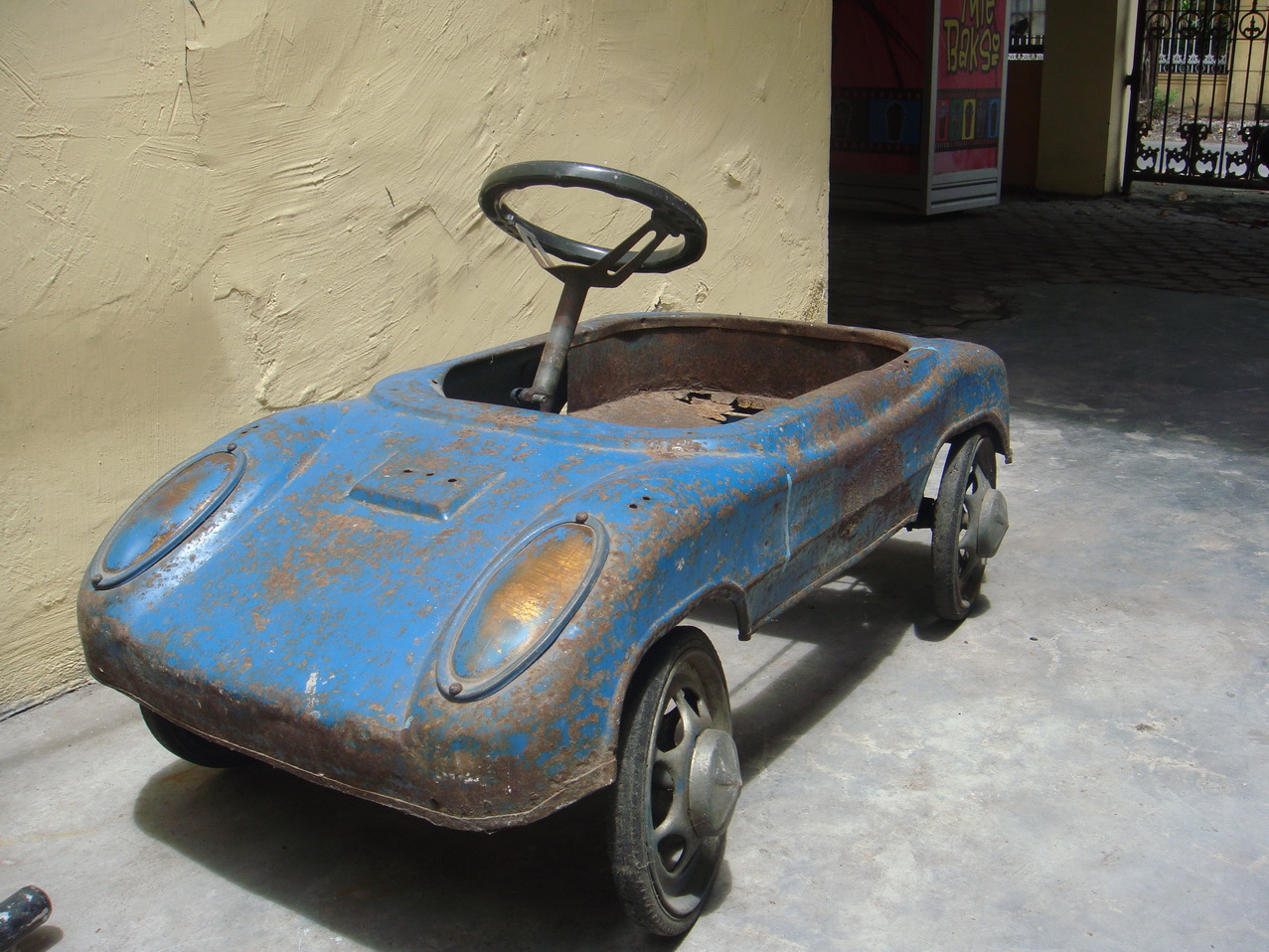 TOKO BARANG ANTIK Pedal Car Sedan Porsche