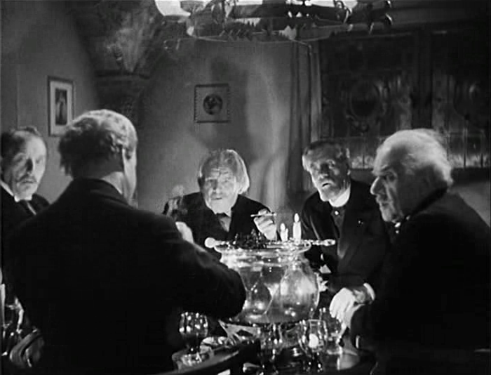 Grün ist die Heide: Die Feuerzangenbowle (1944) Helmut Weiss