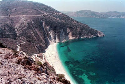 Μόνο στην Ελλάδα! Κλείνουν τον Μύρτο για να σώσουν... τις νυχτερίδες!  