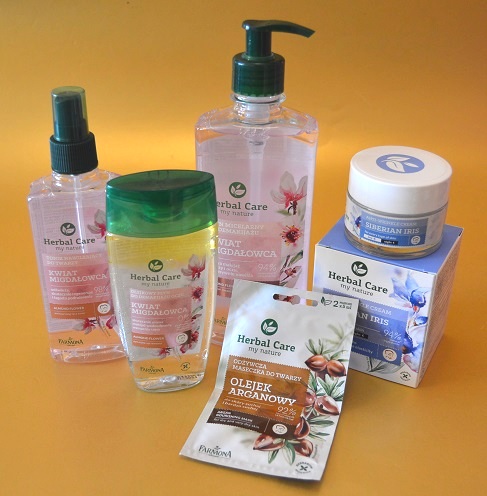 Cosmetica En Accion La Cosmetica Botanica Herbal Care De Farmona Vol 1 Productos Faciales