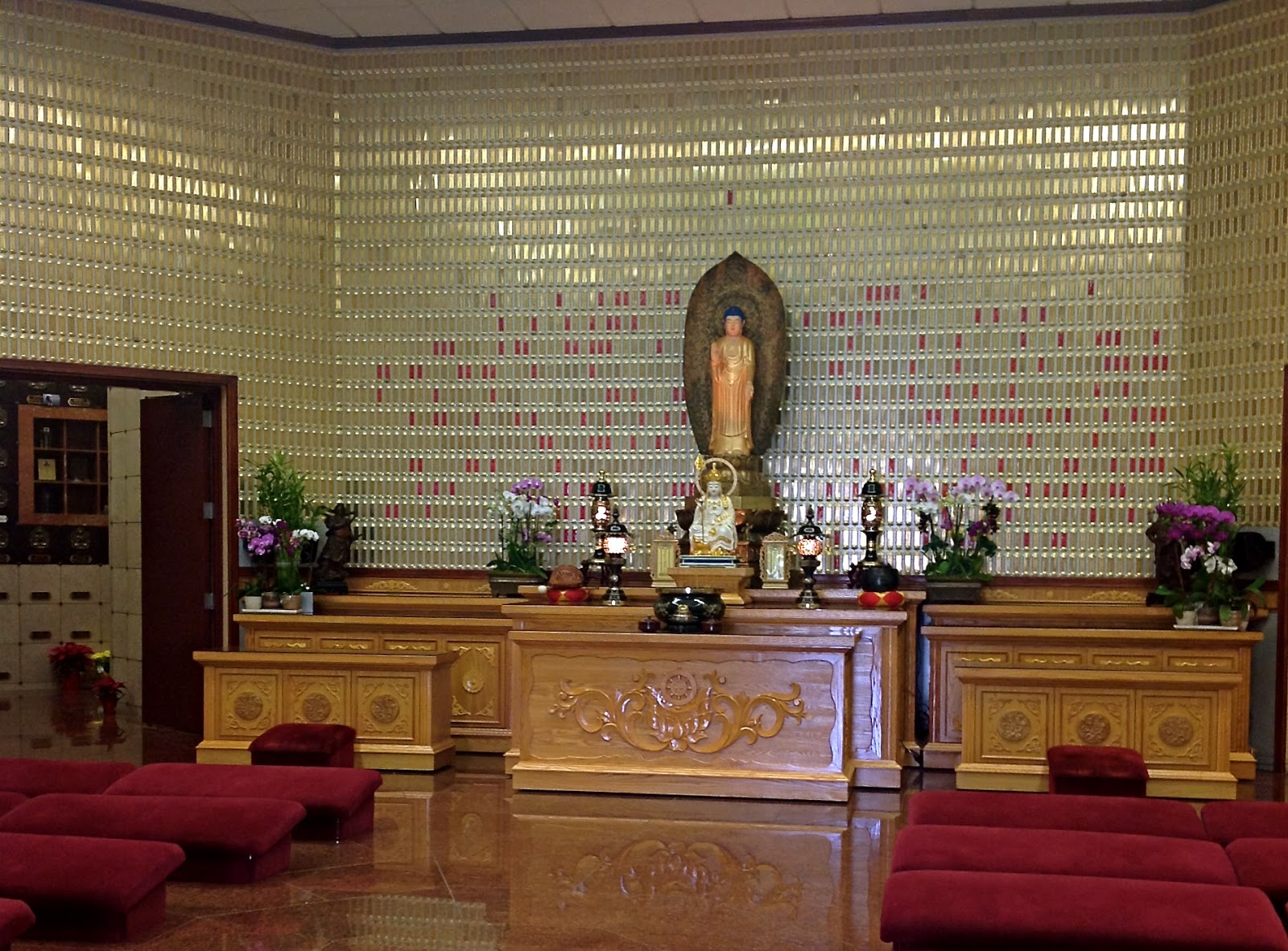 A Pasadena Latina Rose Hills Buddhist Columbarium
