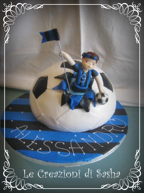 DRWATE Kit Decorazioni Per Torta A Tema Calcio, Con Pallone, Trofeo, Giocatori E Compleanno - 24 Pezzi Per Feste Sportive