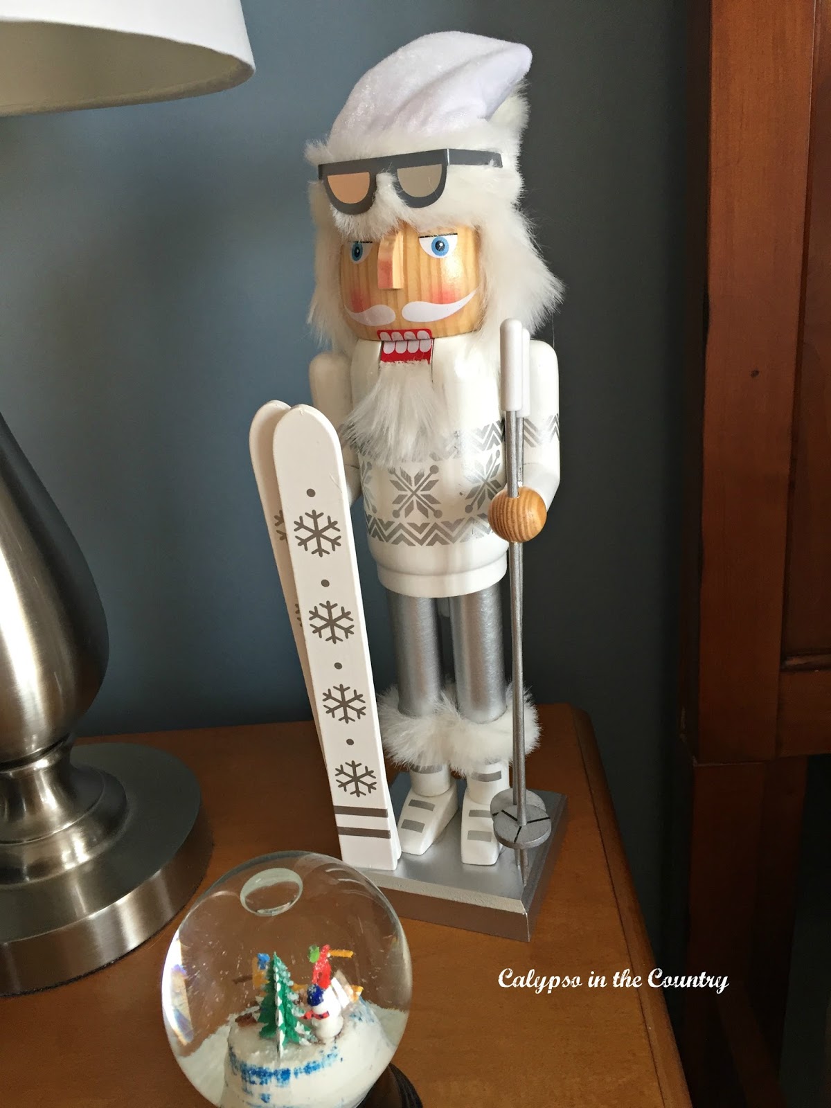 White Skiing Nutcracker White Skiing Nutcracker