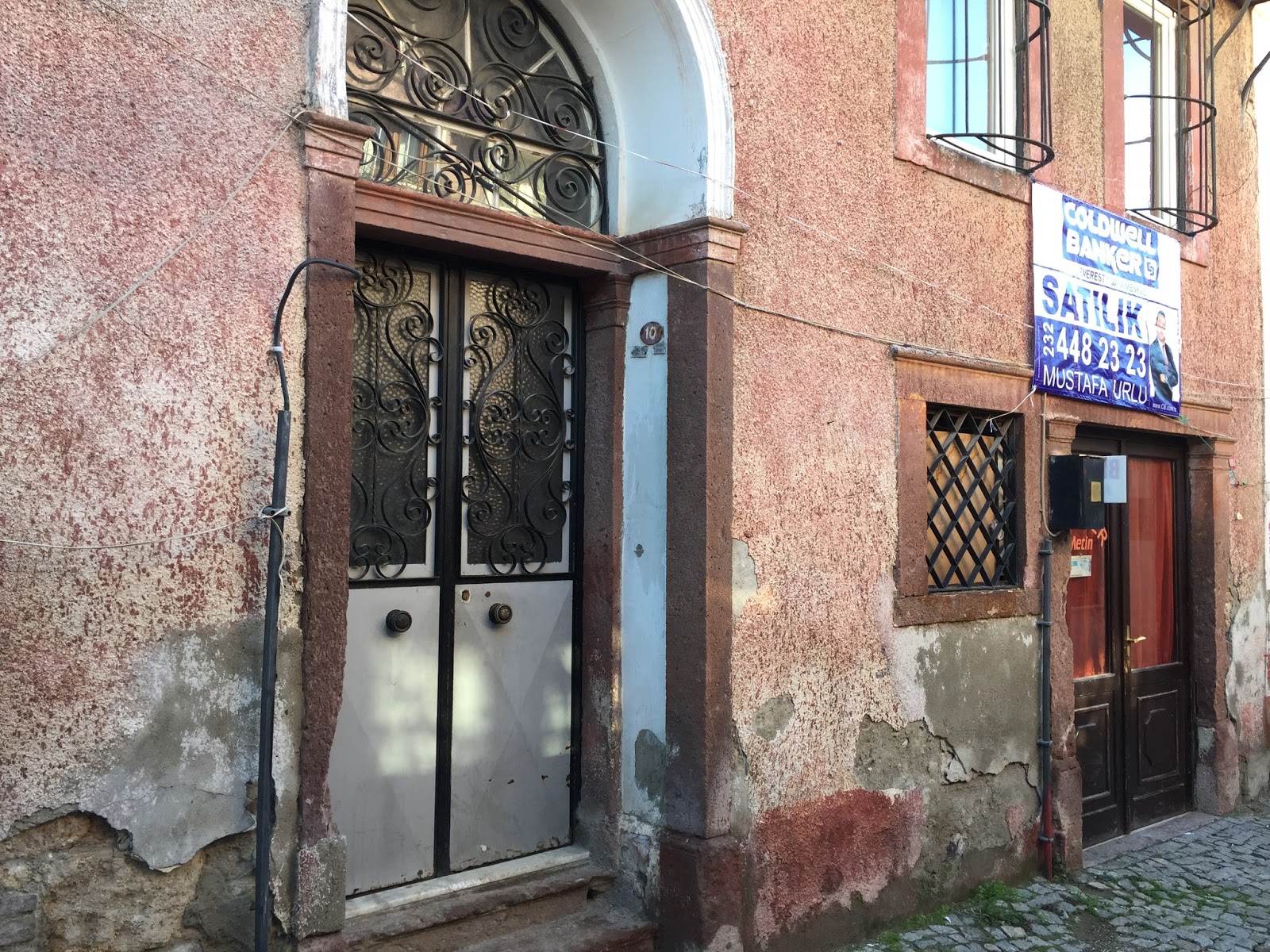 Balikesir Ayvalikta Satilik 5+1 Rum Evi