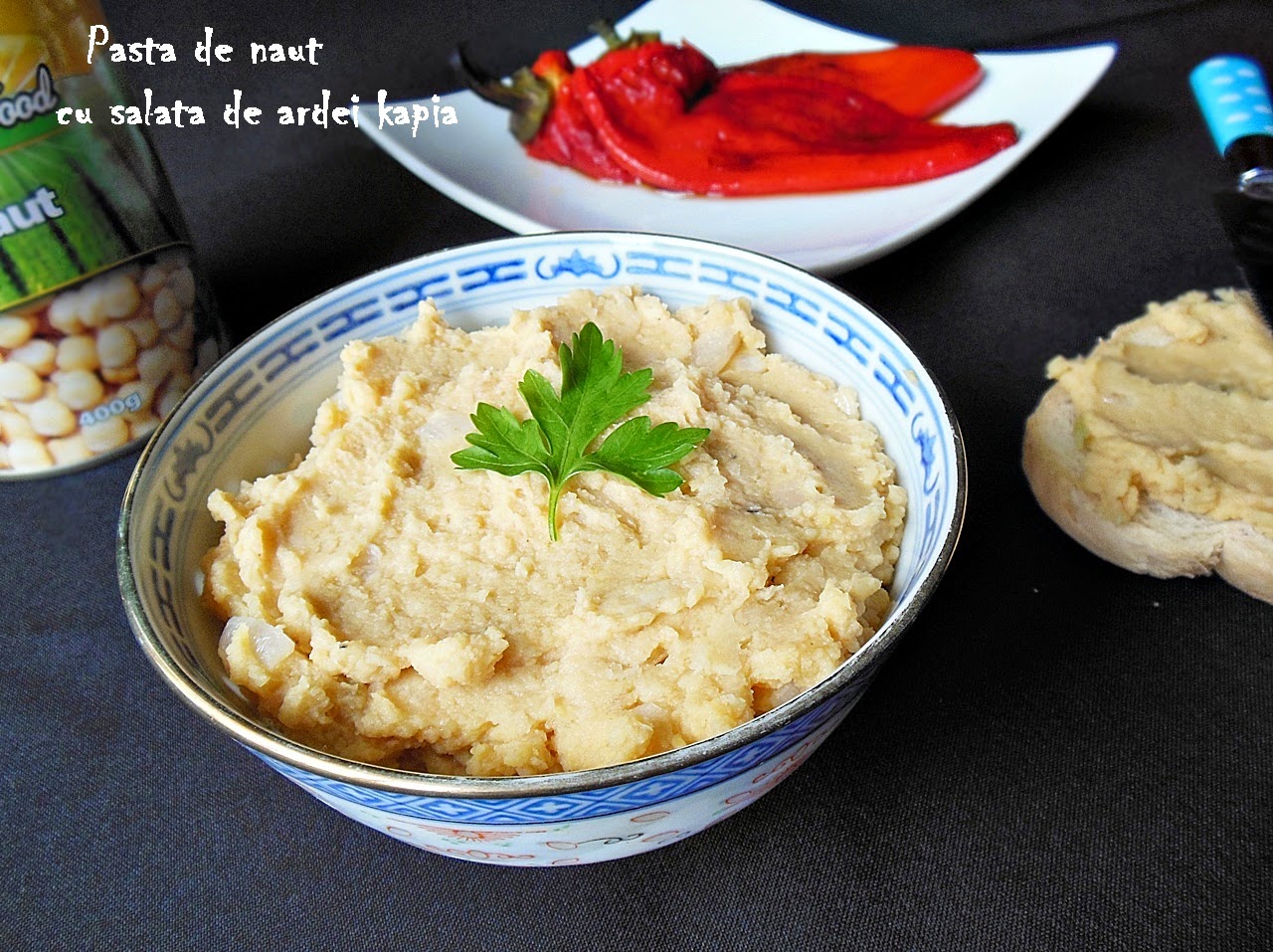 Pasta de naut cu salata de ardei kapia