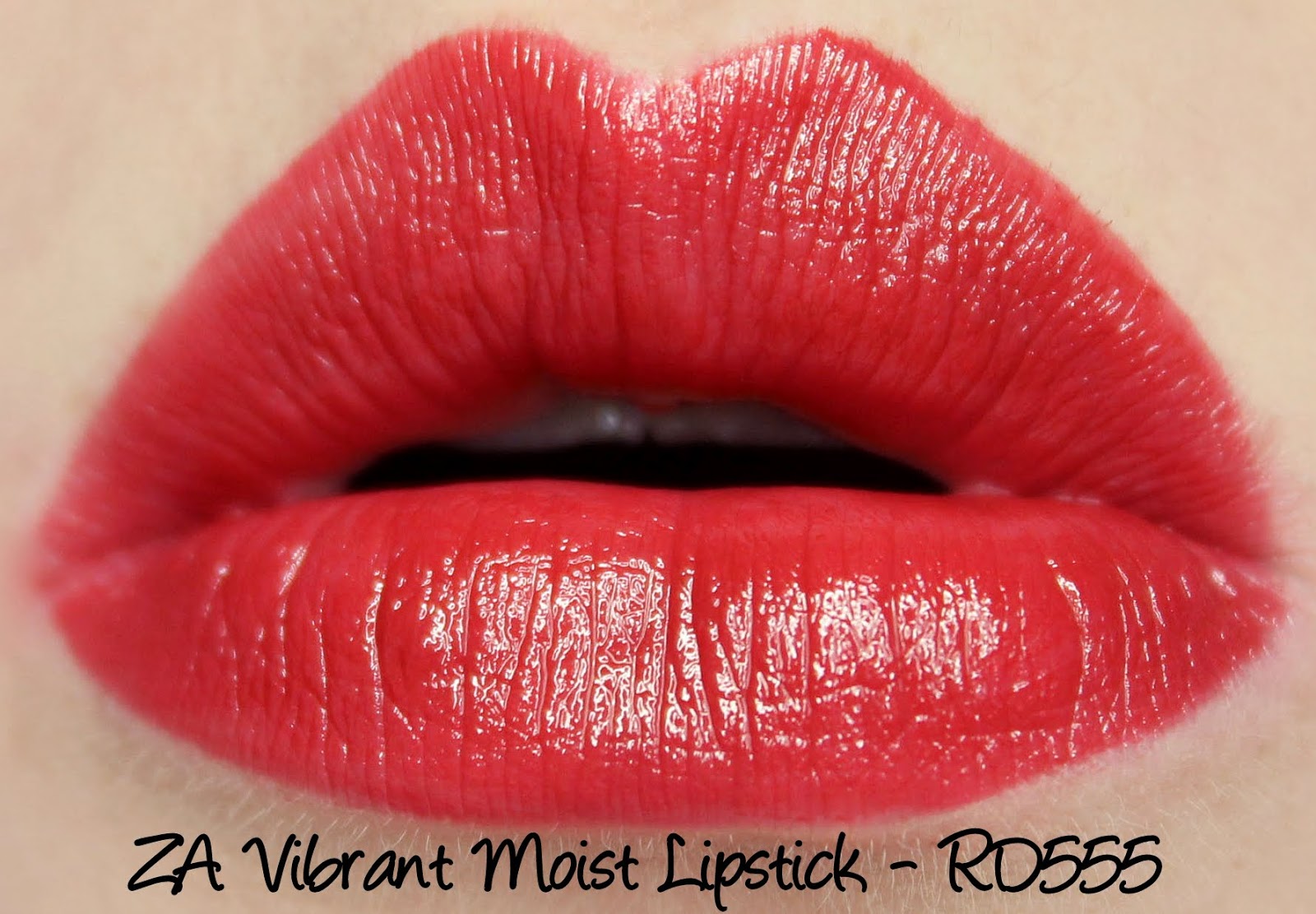 ZA Vibrant Moist Lipstick - RD555 Swatches & Review