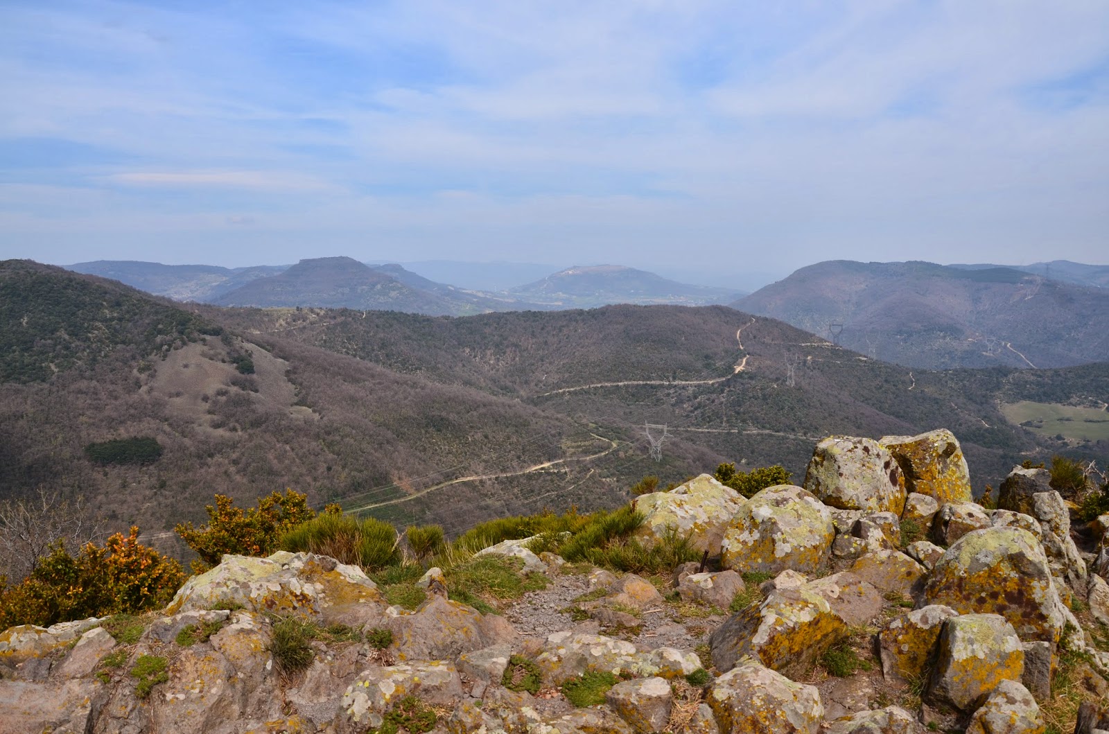 DROMESCAPE Randonnées en Drôme et Escapades photographiques Rochemaure et le Pic de Chenavari