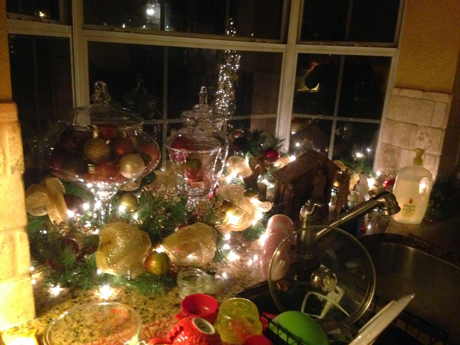 Momfessionals Come On In Christmas Decorations Edition