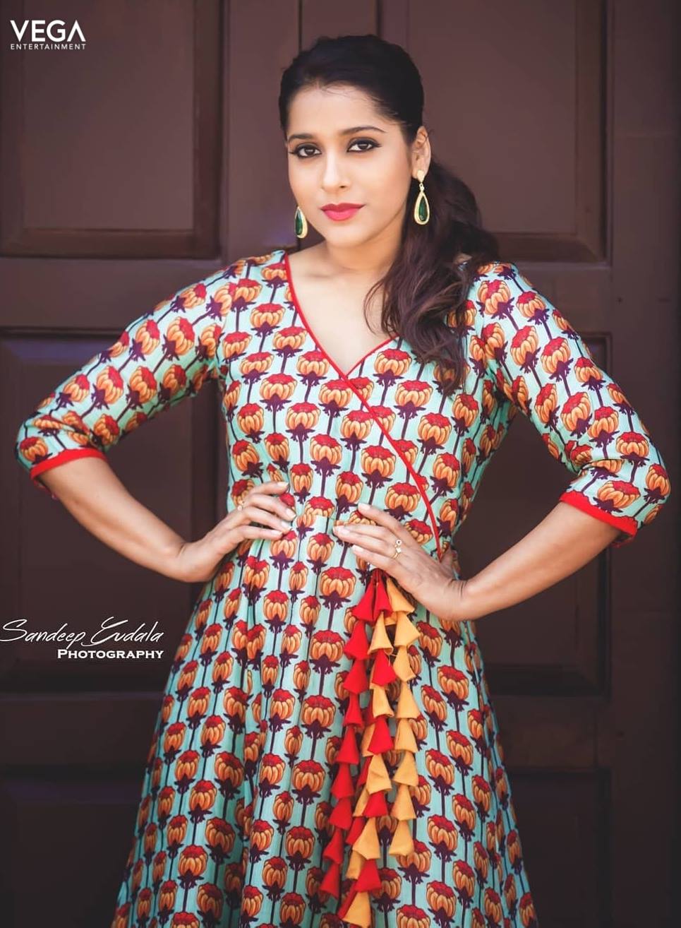 gorgeous indian tv model rashmi gautam in red gown tollywood boost gorgeous indian tv model rashmi gautam