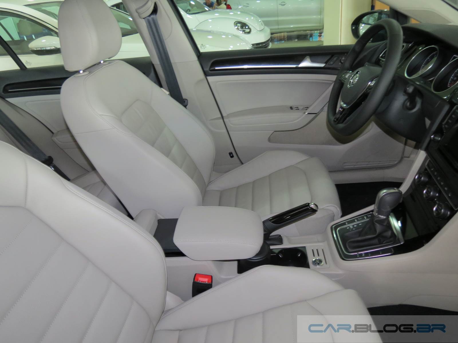 VW Golf 2016 - interior - bege