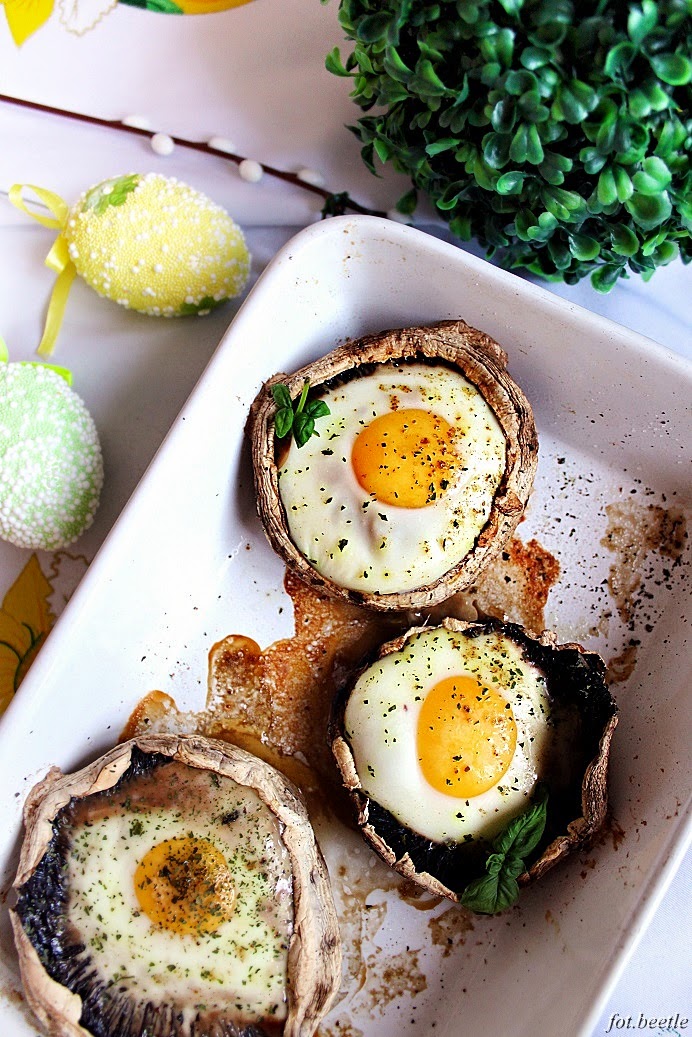 Apetyt i Smak Jajka zapiekane w pieczarkach portobello