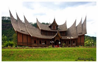 Rumah Adat Nusantara 33 Provinsi di Indonesia