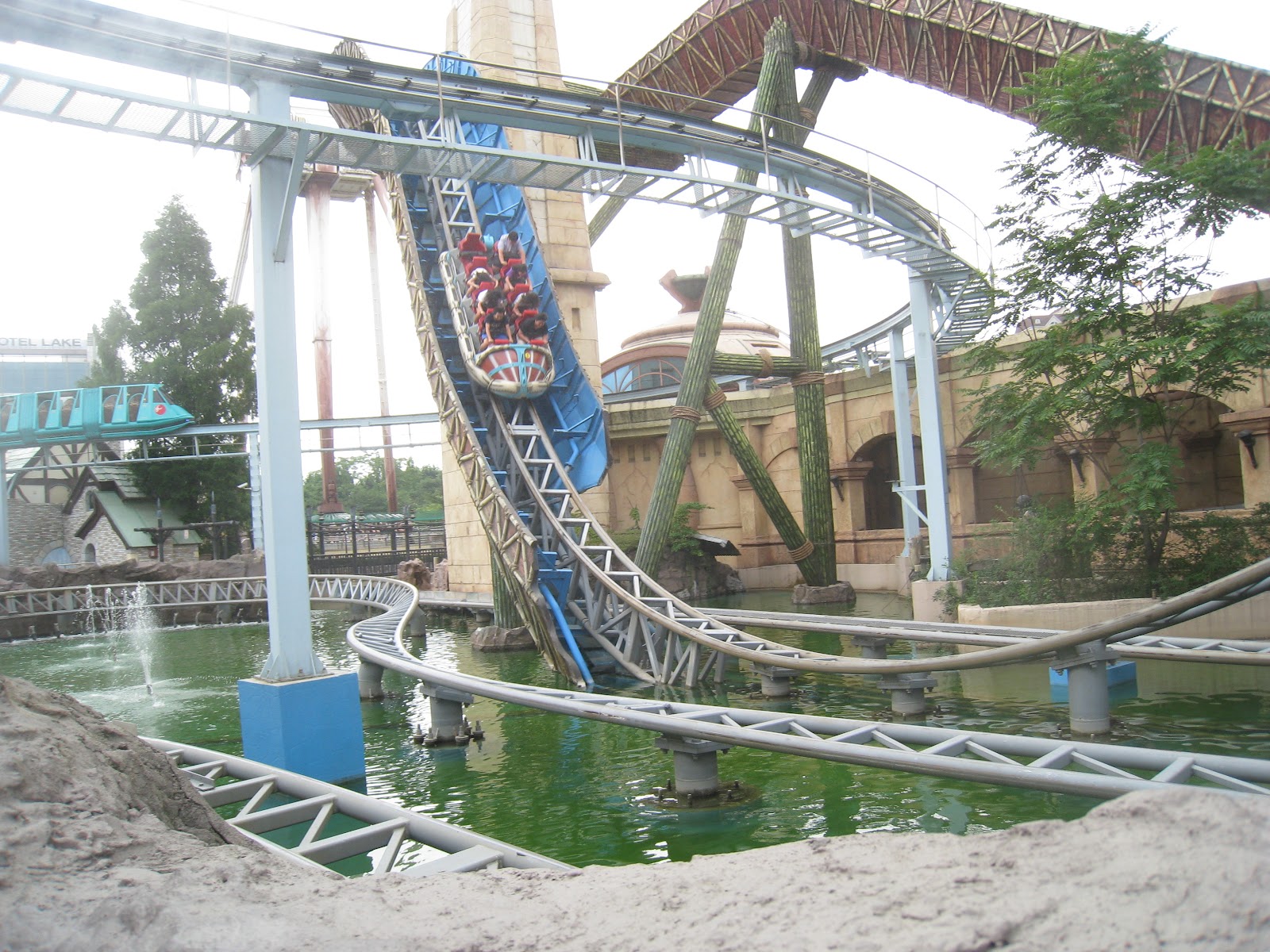 That's Life: Chapter 11 : Lotte World Seoul