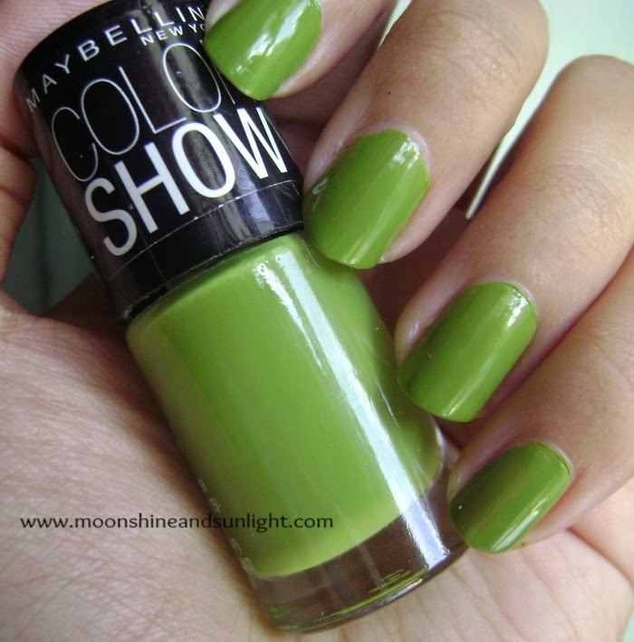 Maybelline Colorshow nail polish in Mint Mojito review and swatch