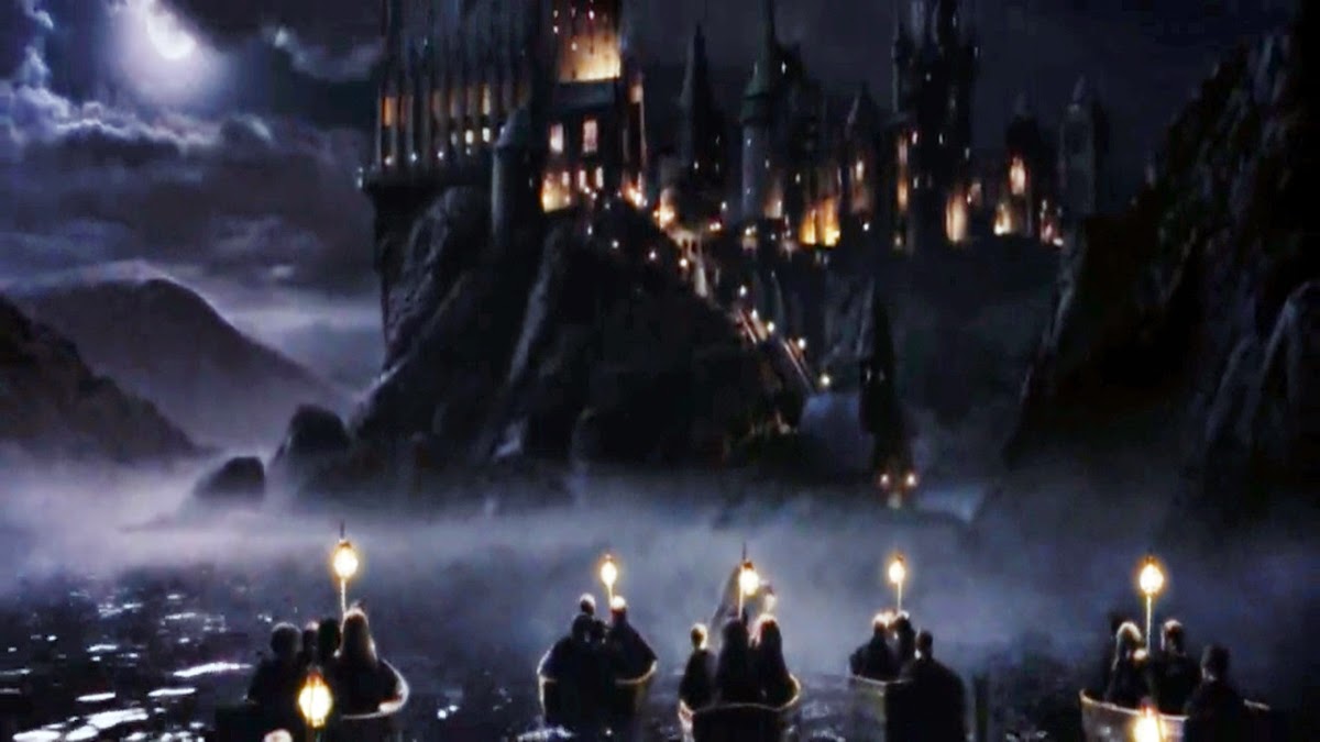 Escola de Magia e Bruxaria de Hogwarts alunos de barco
