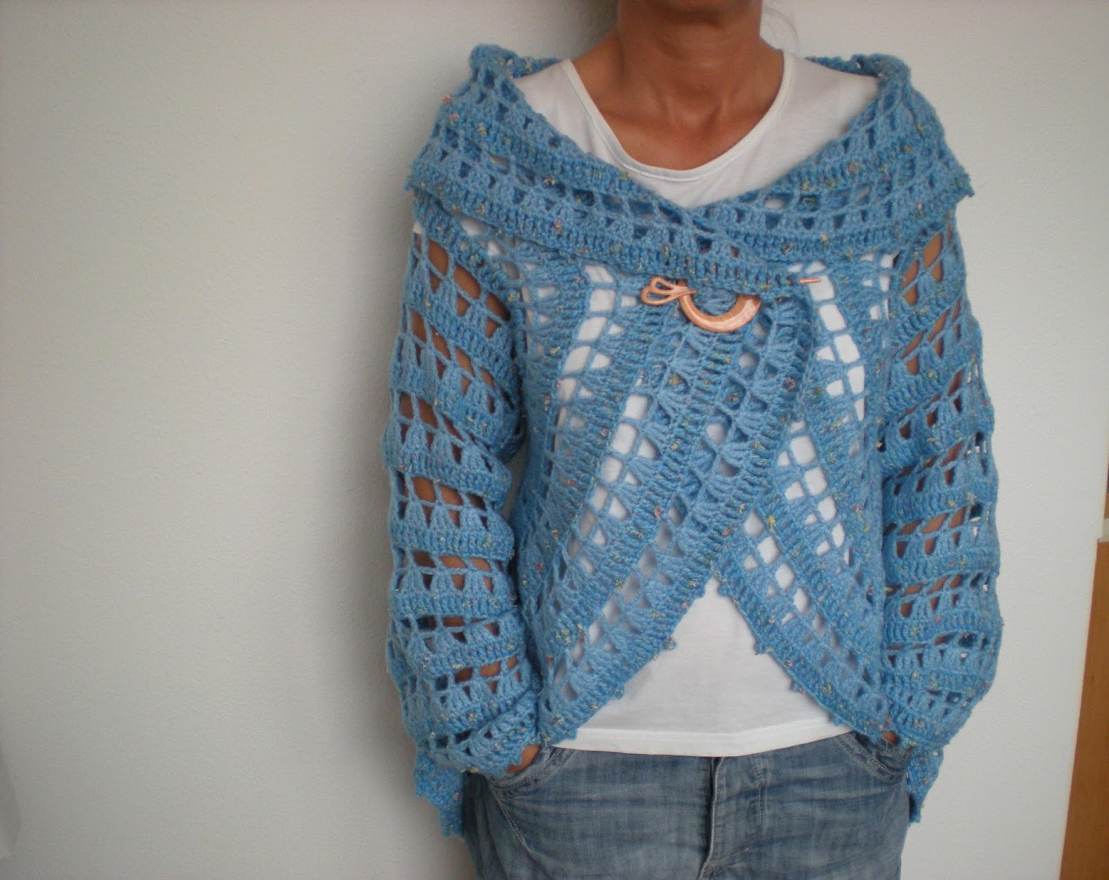 EmmHouse Another circular cardigan free crochet pattern