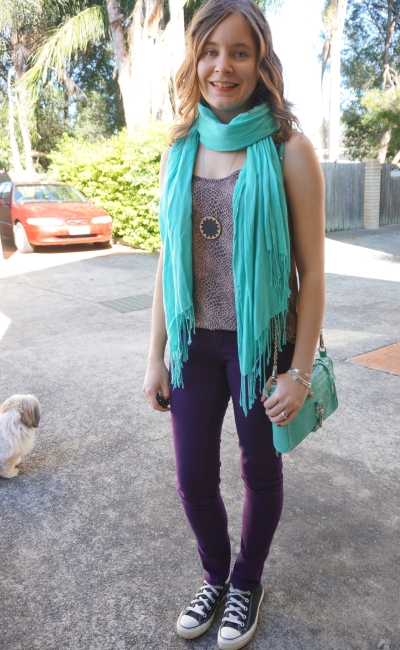 Turquoise scarf and bag purple skinny jeans converse printed tank casual mum outfit