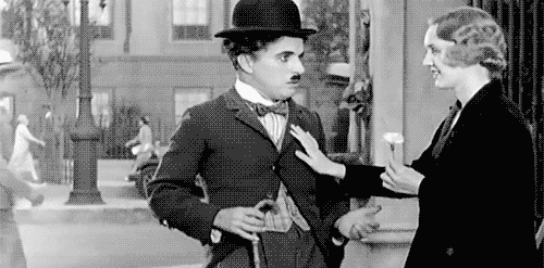 Resultado de imagem para filme luzes da cidade gif