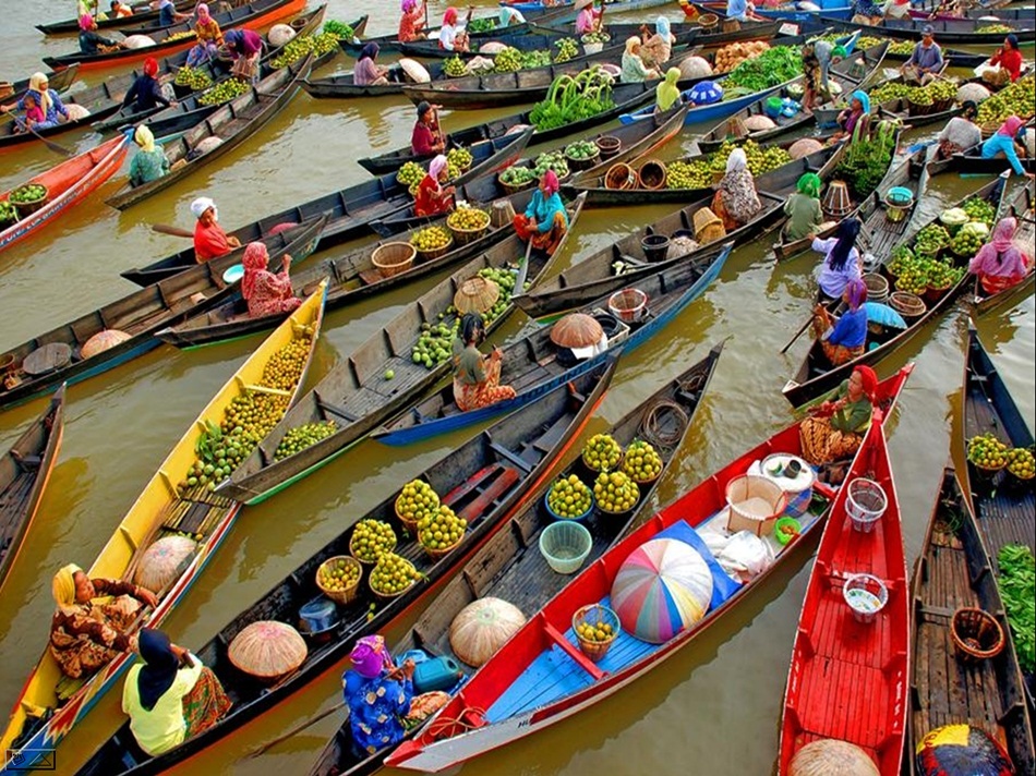 Бангкок вьетнам. Плавучий рынок в Бангкоке. Плавучий рынок в Тайланде. Тайланд Бангкок плавучий рынок. Гастрономический тур в Тайланде известный плавучий рынок.