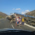 Carreta tomba no trevo entre Patu (RN) e Brejo do Cruz (PB)