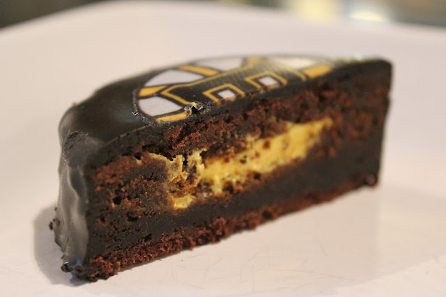 Boston Bruins black and gold hockey puck-cakes