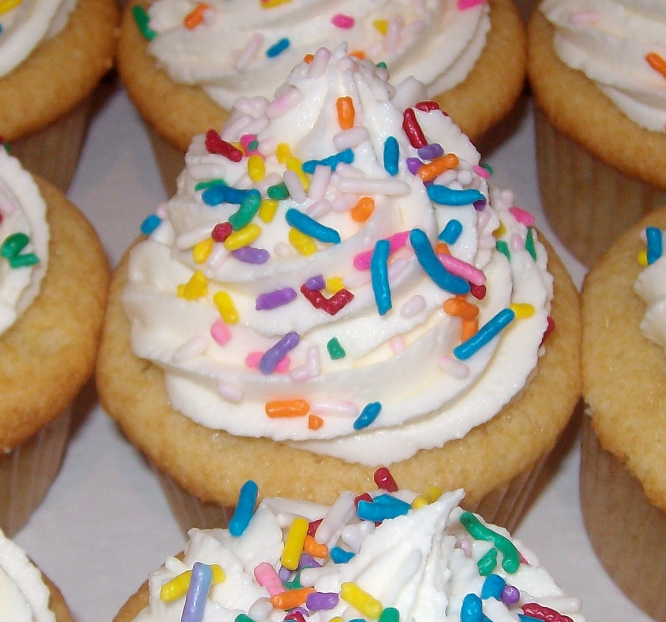 Love & Sprinkles Sprinkles Cupcakes!