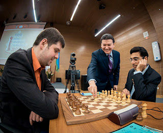 Viswanathan Anand annule ronde 14 face à Peter Svidler - Photo © site officiel