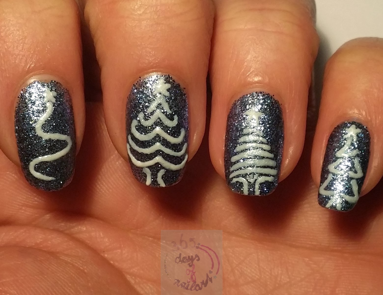 365+ days of nail art: Day 347) Easy Christmas tree nail designs