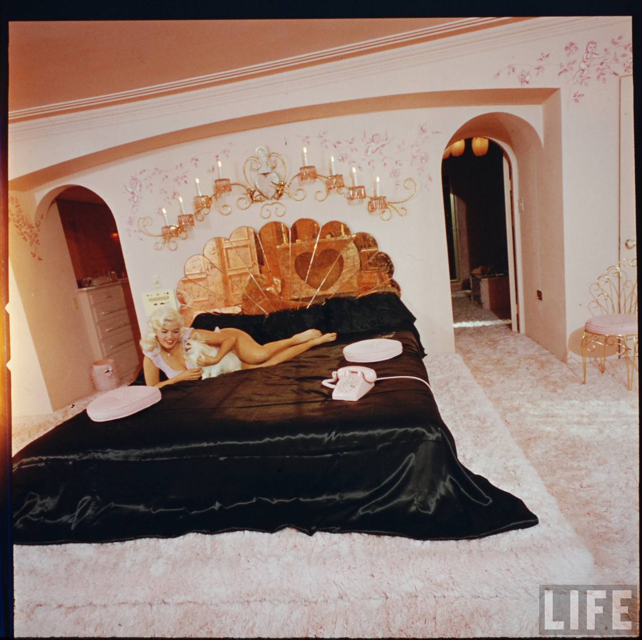 Take a Look Inside Jayne Mansfield's Splendor "Pink Palace" Vintage