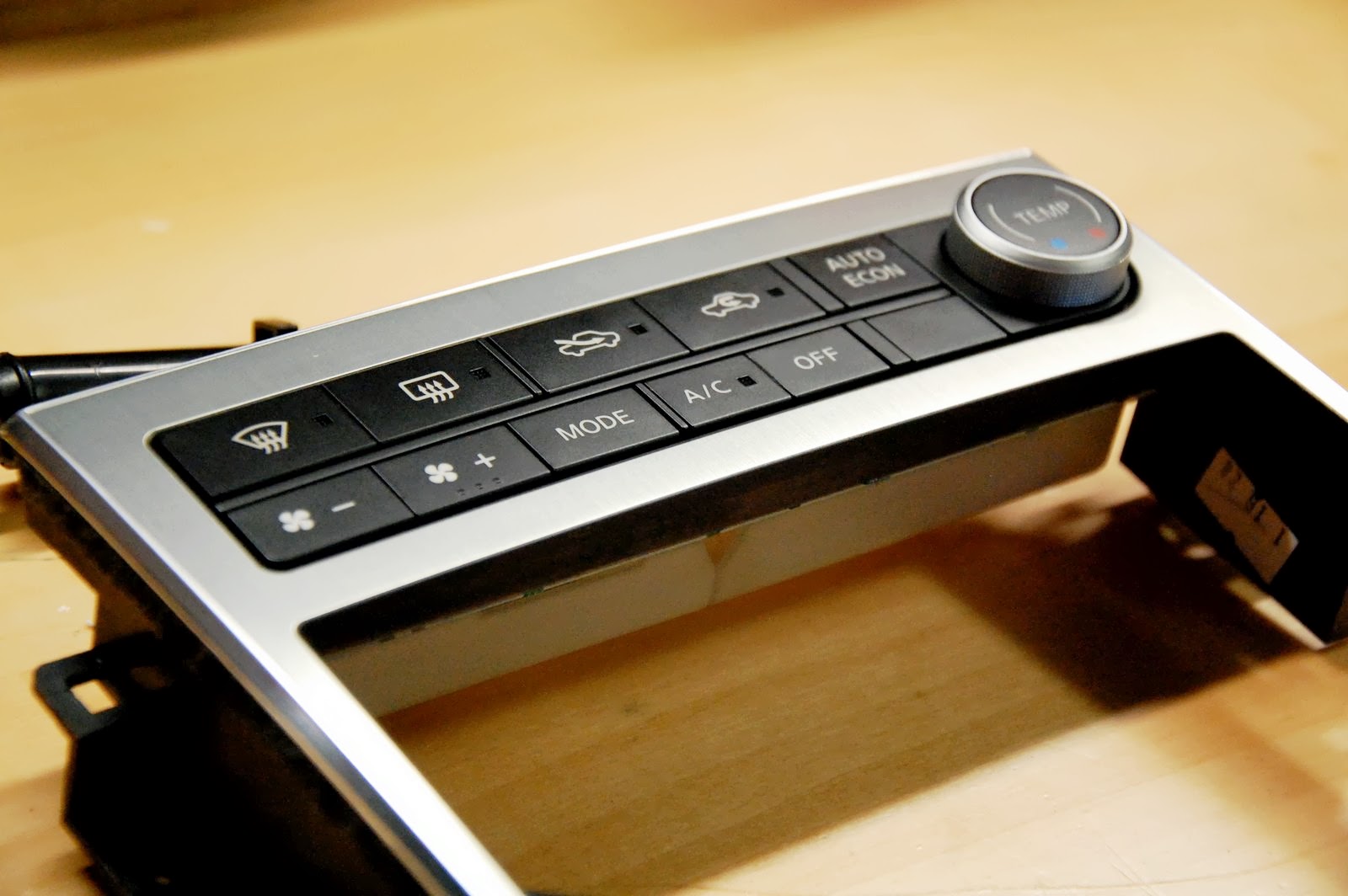 03-06 Infiniti G35 Double DIN Kit and A/C controller- Aluminum