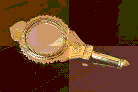 Pathanamthitta Today: METALLIC MIRROR - THE ARANMULA KANNADI ...