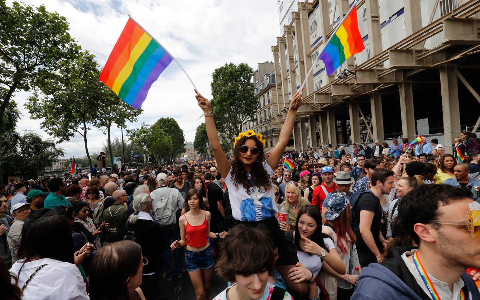 Paris reforça segurança em Parada LGBT após massacre em Orlando Paris reforça segurança em Parada LGBT após massacre em Orlando