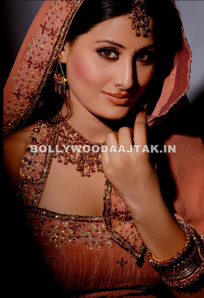 Arjumman Mughal sexy blue dress - Arjumman Mughal Hot pics