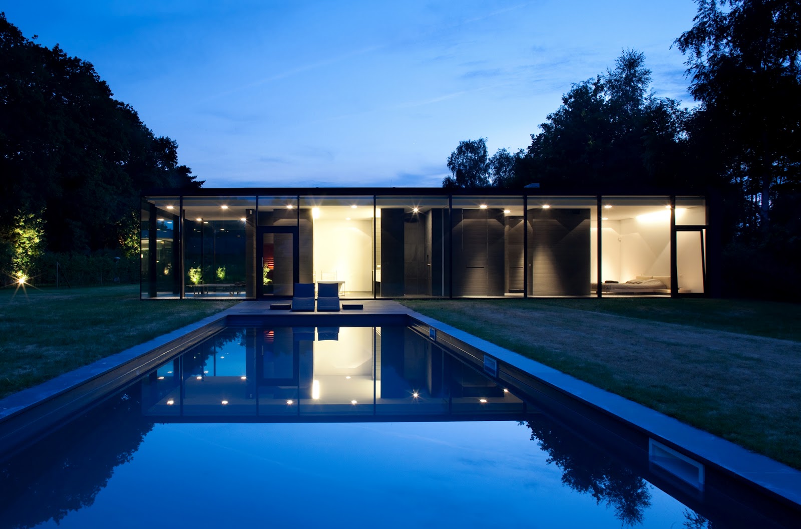 Ultra Modern Glass  House Architecture modern design by 