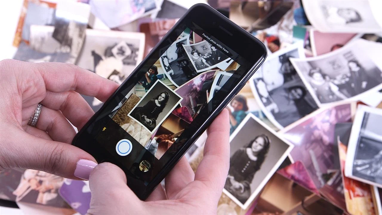 The Best Ways to Scan Old Photos [video]