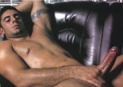 Marcelo Cabral - astro pornô brasileiro big dotado